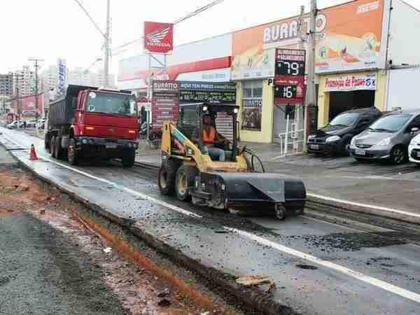 Trecho-da-Avenida-das-Amoreiras-prossegue-com-bloqueio-nesta-quinta.jpg