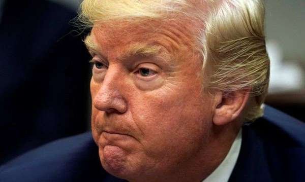 Trump assina decreto que suspende imigração nos Estados Unidos