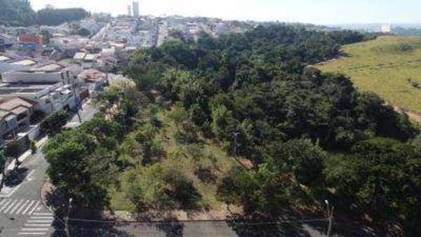 Prefeitura inicia urbanização em área de lazer do Jardim Regente
