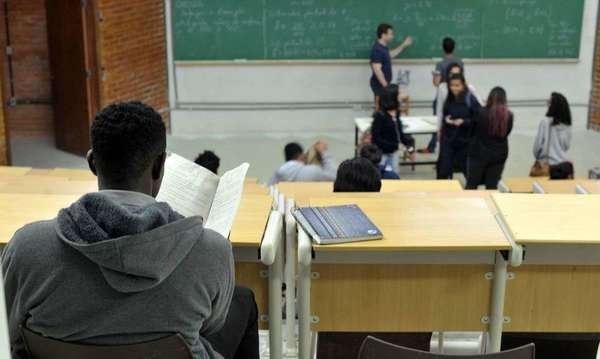 Estudantes com Fies podem suspender parcelas no BB a partir de hoje