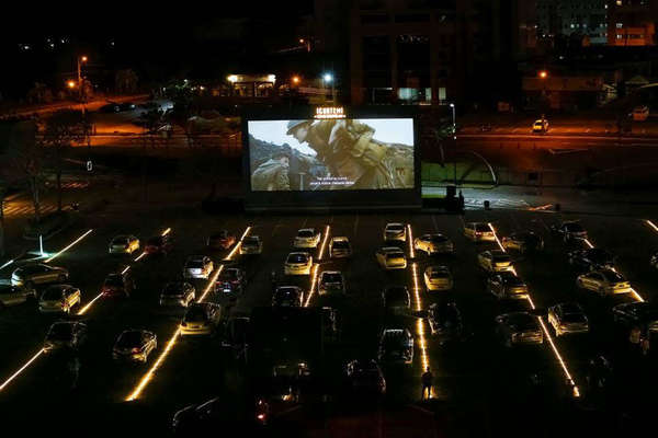 Iguatemi Campinas traz cinema drive-in para o estacionamento do shopping
