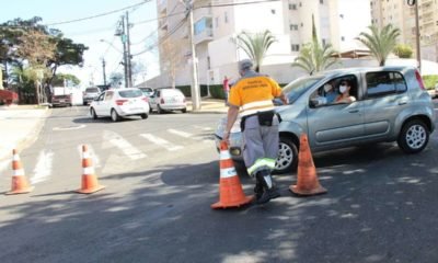 Trecho da Avenida Barão de Itapura tem bloqueio viário