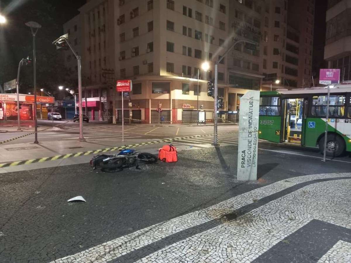 Rapaz de 19 anos morre após colisão entre motocicleta e ônibus