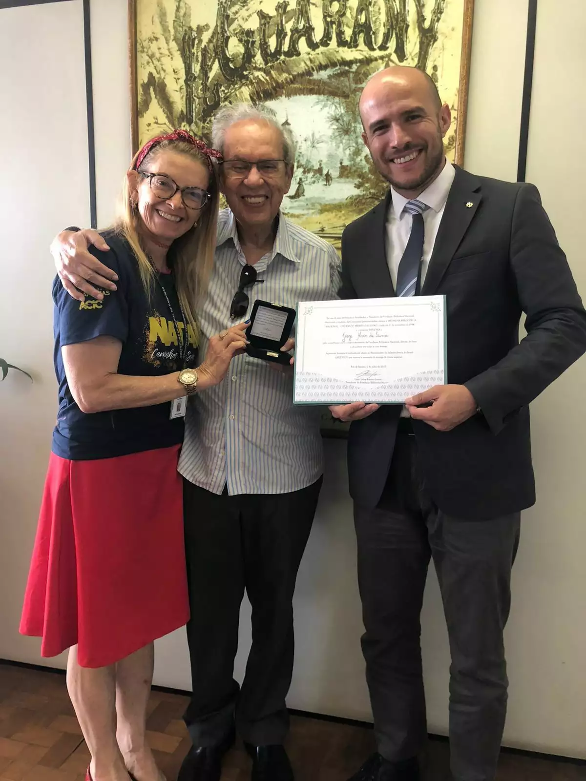 Jorge Alves de Lima recebe Medalha Biblioteca Nacional pela obra