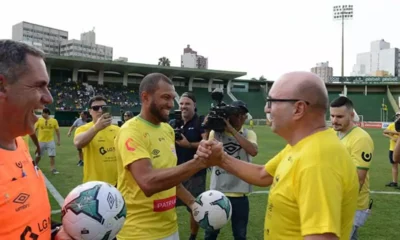 Jogo da Família reúne craques do futebol e torcedores da solidariedade