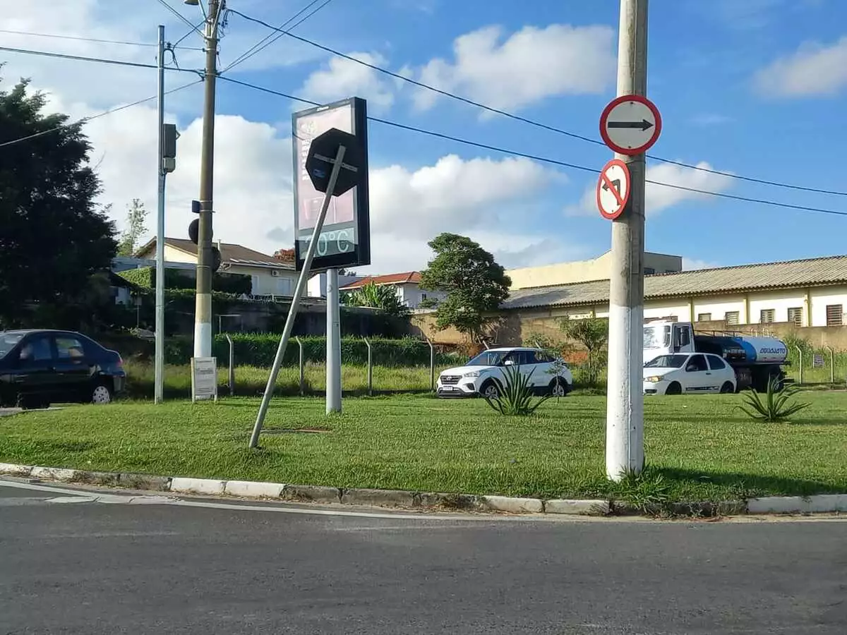 Setec atua na regularização de painéis publicitários na cidade