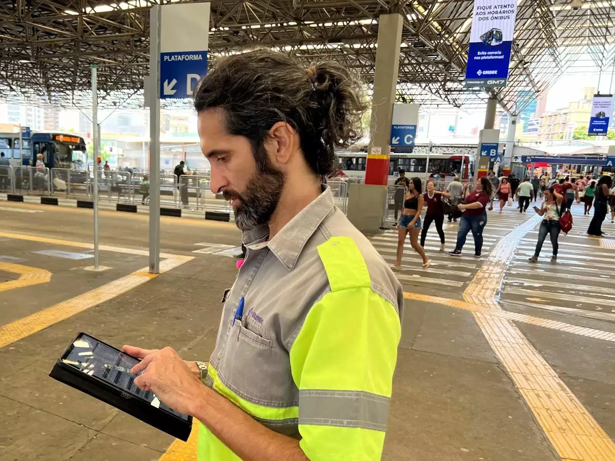 Tablets agilizam atendimento aos usuários em terminais urbanos