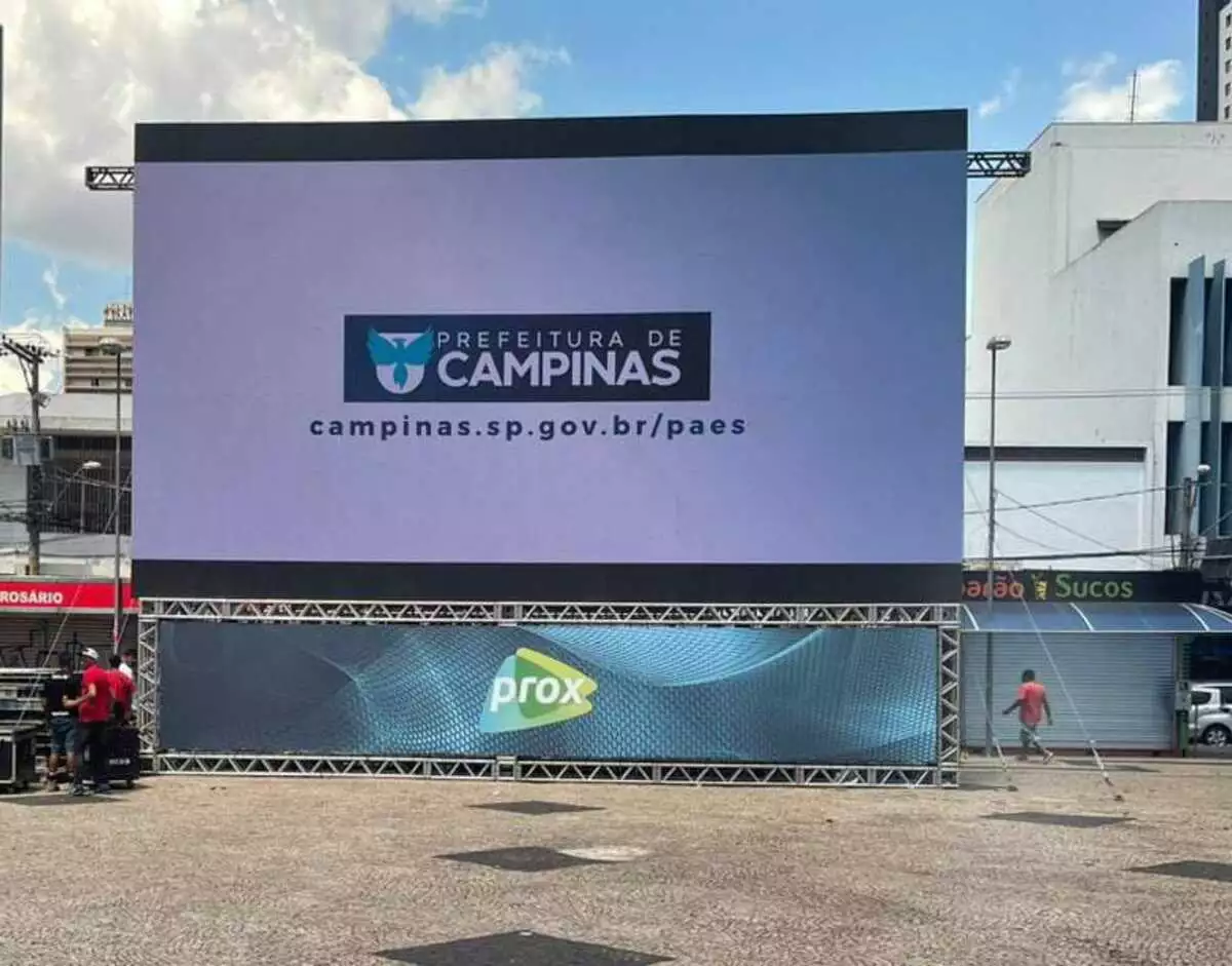 Telão no Largo do Rosário exibe estreia do Brasil na Copa