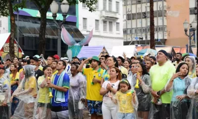 Torcida marca presença no Centro para ver jogo do Brasil