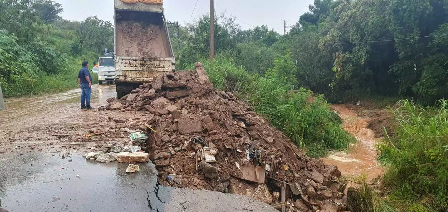 Equipes estão nas ruas para atender ocorrências das chuvas