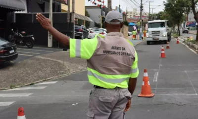 Cruzamento da Rua Irmã Serafina x Rua Conceição tem bloqueio