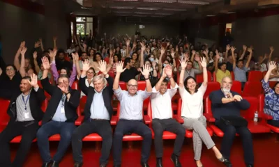 Dário celebra formatura de médicos e multiprofissionais residentes