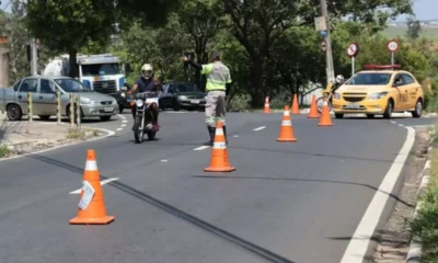 fecha trecho de entorno da Lagoa do Taquaral