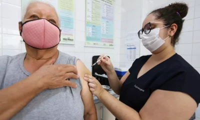 Vacinas da Pfizer bivalente contra a covid já estão disponíveis nos CSs