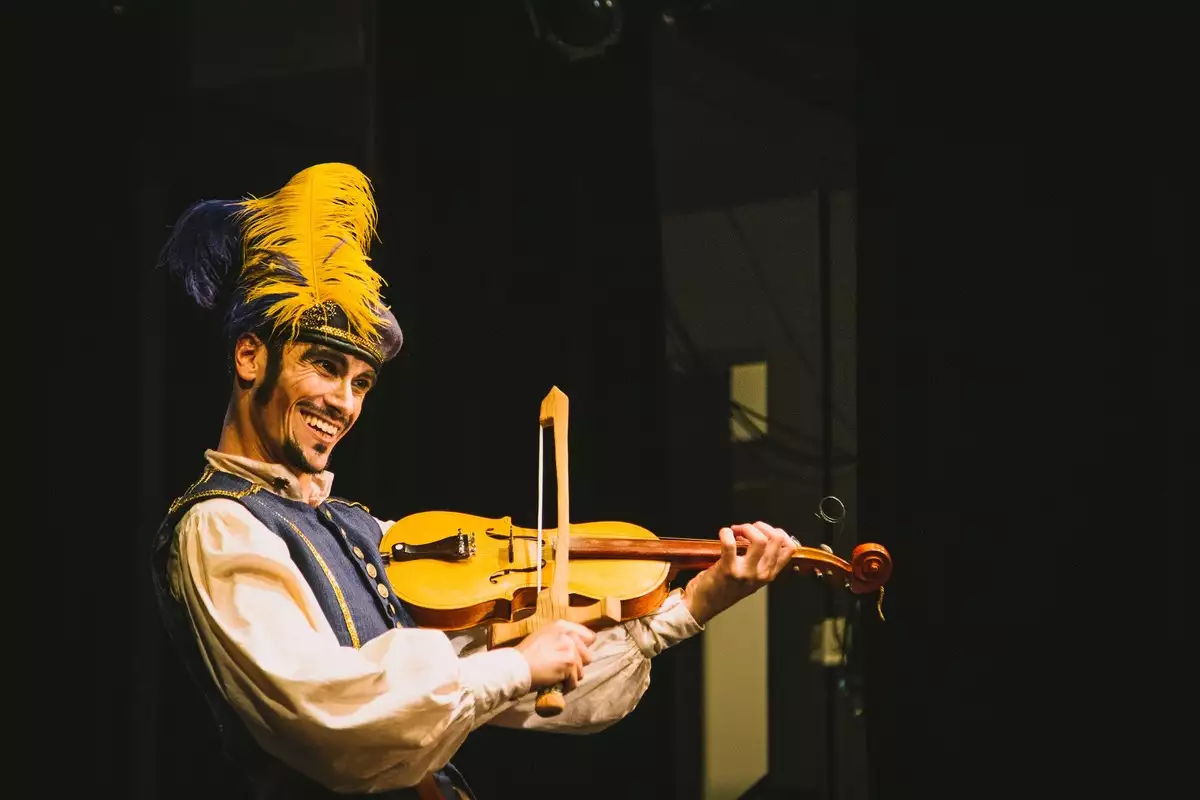 Espaço Cultural Maria Monteiro recebe comédia premiada da Damião e Cia