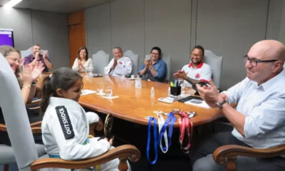 Luana, menina prodígio no judô e no estudo, ganha homenagem na Prefeitura