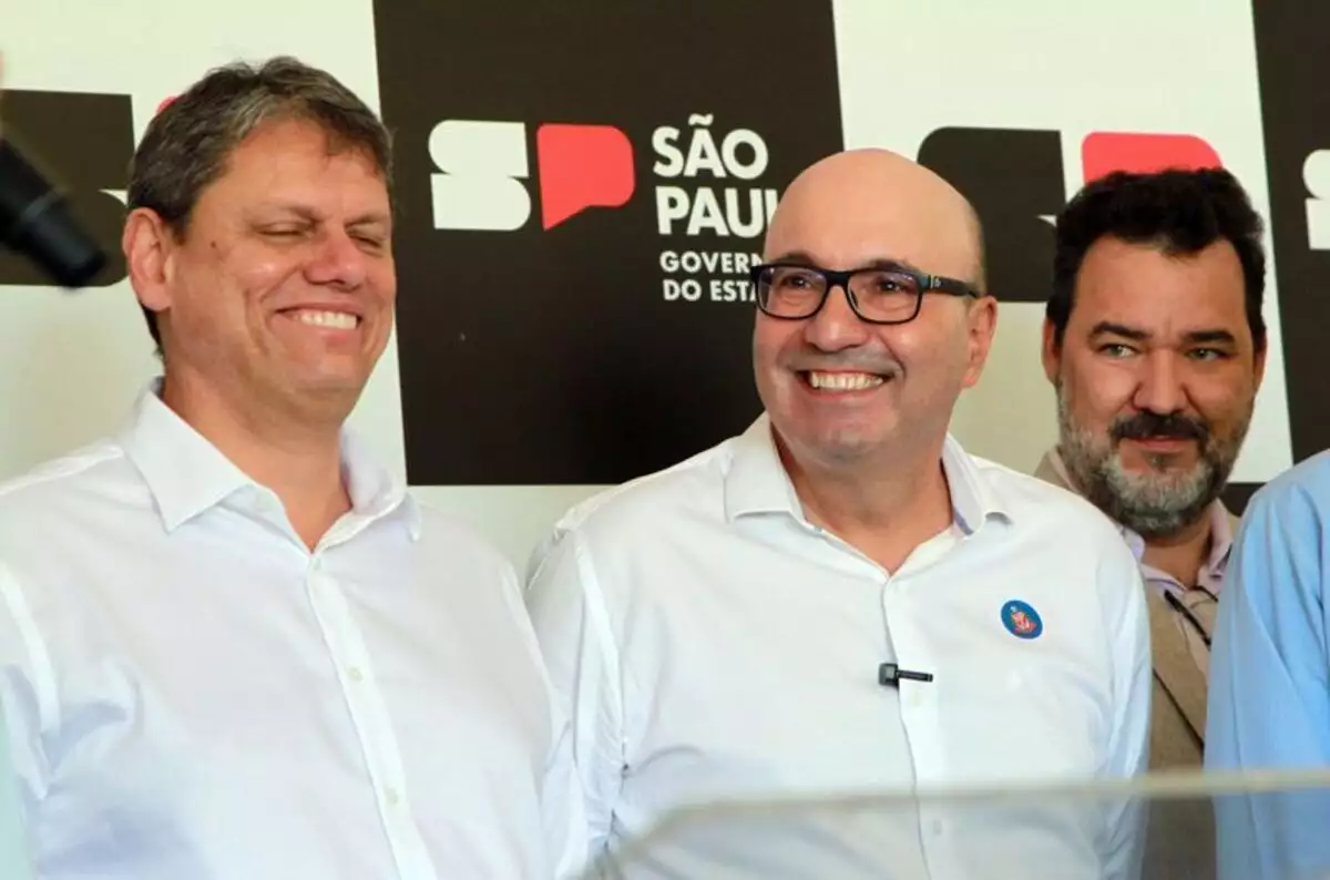 Prefeito e governador dão a largada para o recapeamento de 70 km de vias