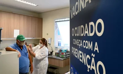 Saúde imuniza 44% dos idosos com a bivalente contra a covid-19