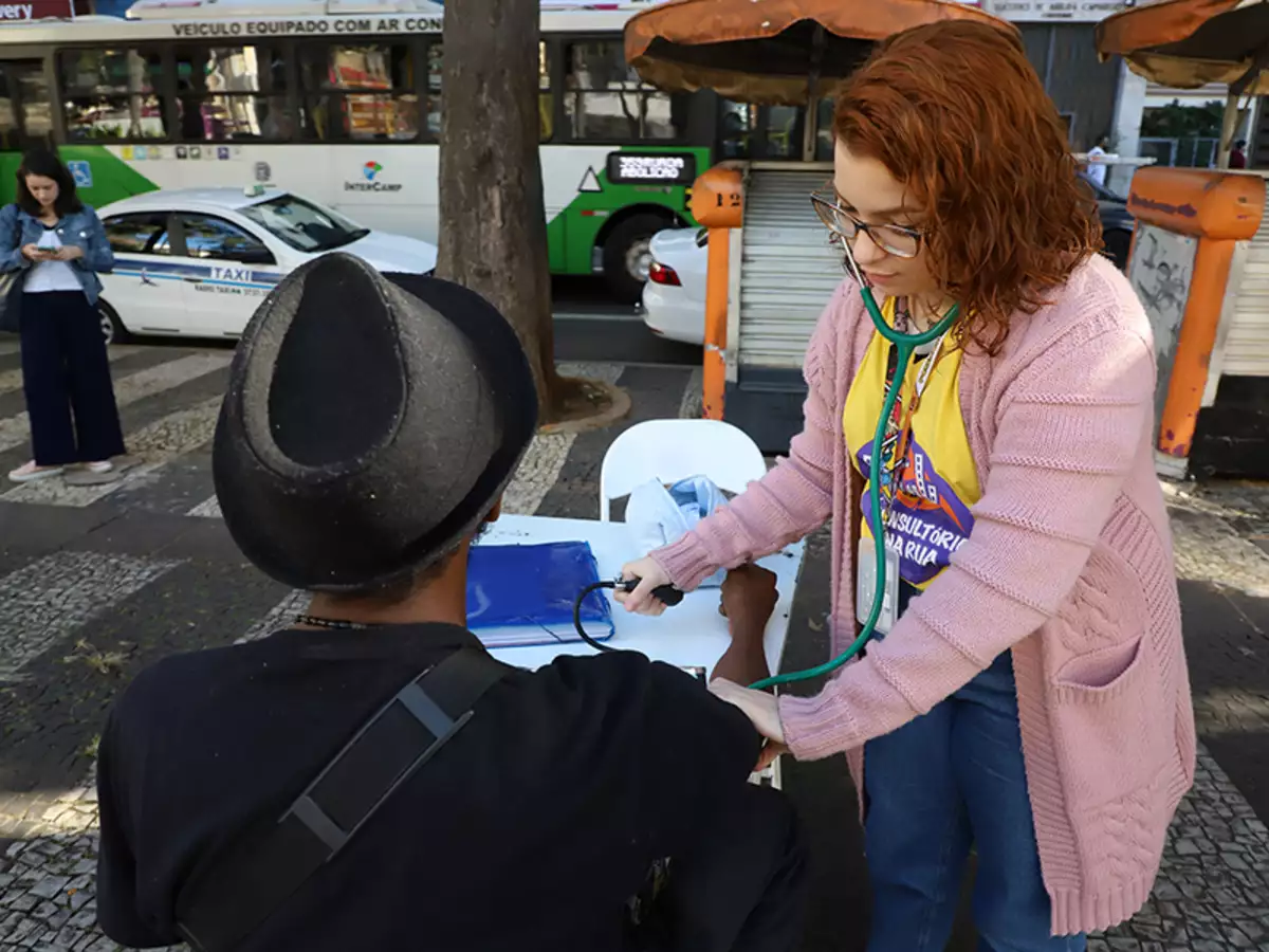 Consultório na Rua recebe grupo da Organização Pan-Americana de Saúde e da Guiana