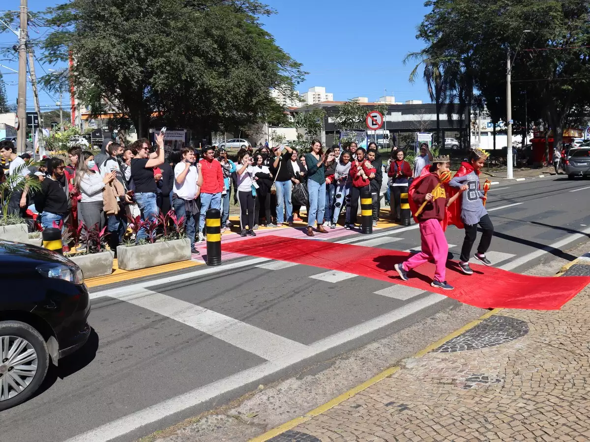 Emdec realiza atividade educativa com pedestres na Ruy Rodriguez