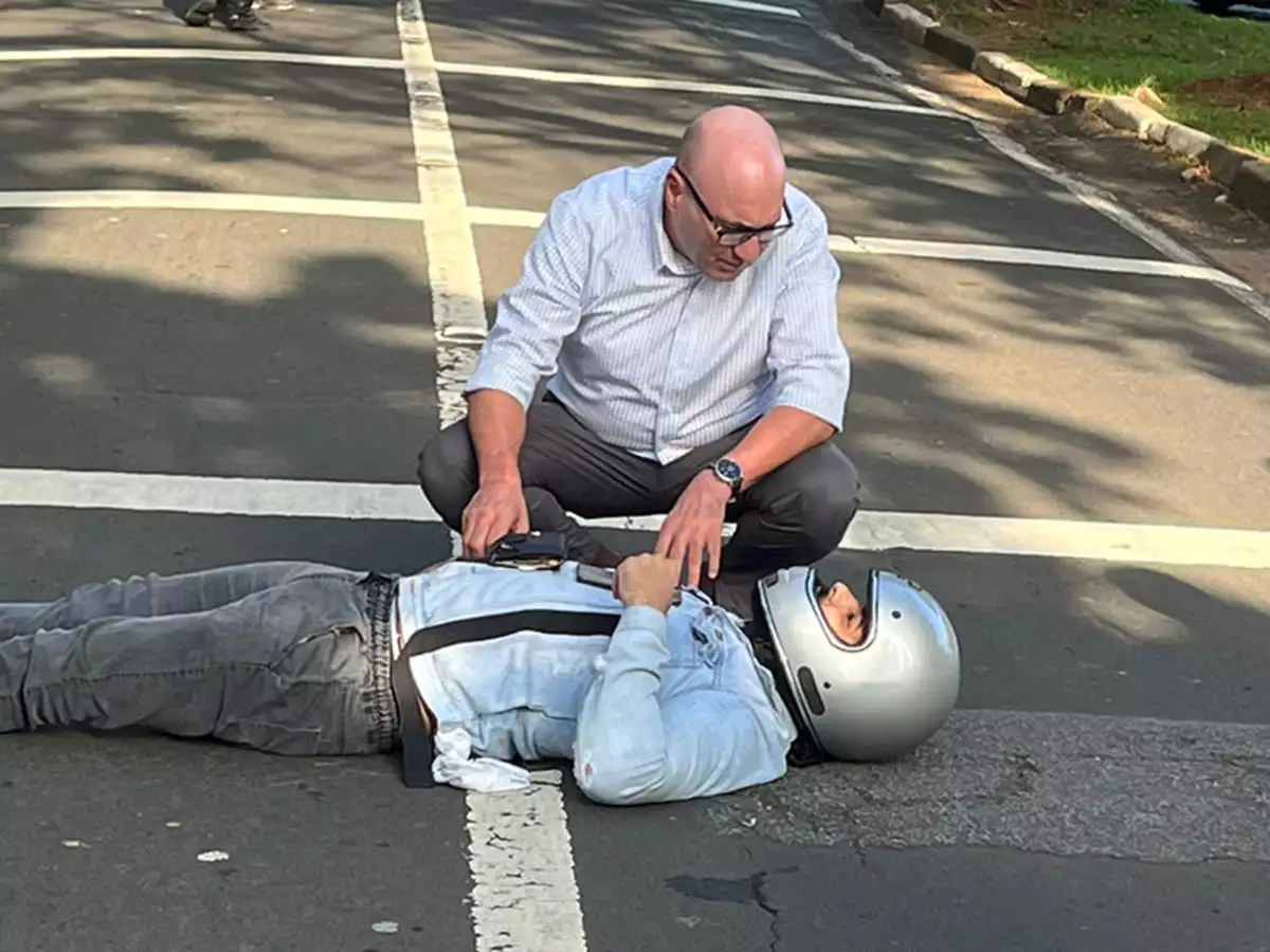 Prefeito atende vítima de acidente de trânsito na Heitor Penteado