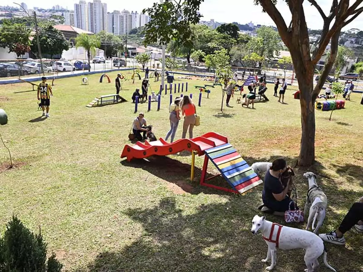 Prefeitura entrega "Parcão" e praça urbanizada no Jardim Nova Europa