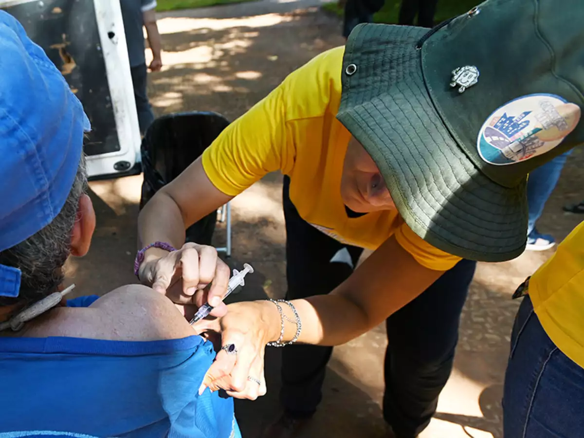 Saúde aplica 154 doses de vacina em pessoas em situação de vulnerabilidade