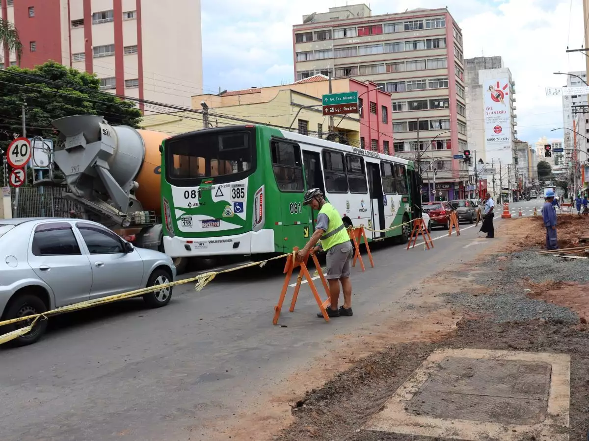 Trecho da pista externa da Senador Saraiva terá bloqueio no domingo (28)