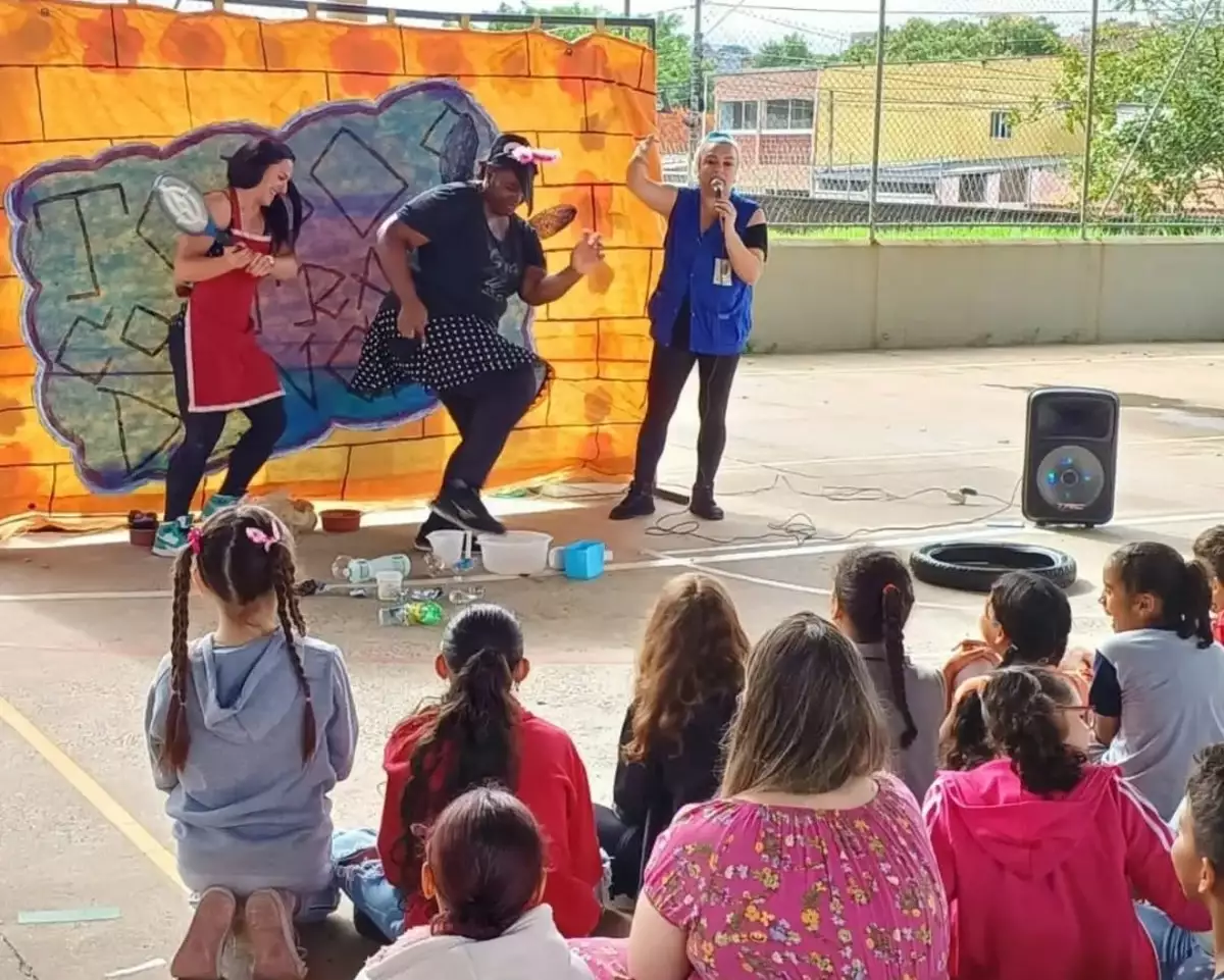 Visa Sudoeste apresenta a peça "Todos contra a Dengue" em escola do DIC 6