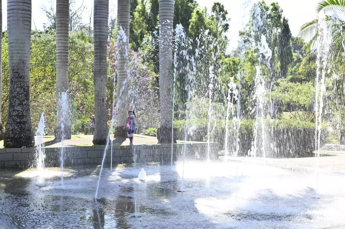 Prefeitura entrega Parque das Águas no Parque Jambeiro