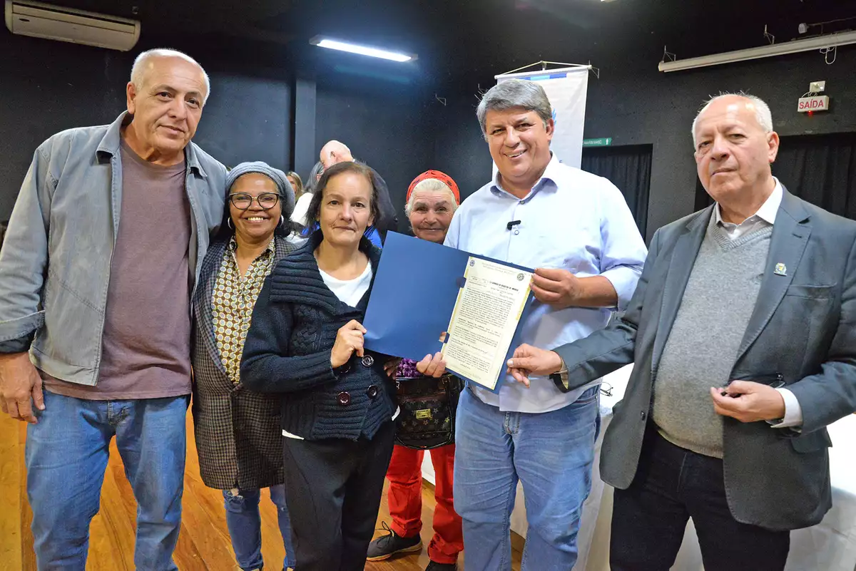 Cohab Campinas entrega regularização de imóveis a mais 170 famílias