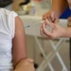 Saúde aplica vacinas do calendário no Shopping Parque das Bandeiras