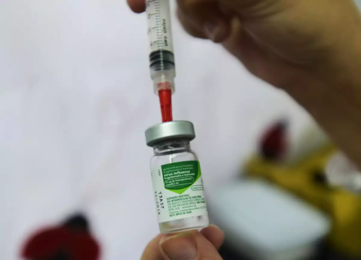 Saúde aplica 228,5 mil doses de vacina