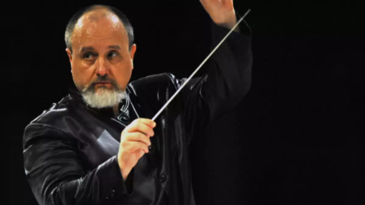Sinfônica faz "Ciclo de Sinfonias" com regente convidado Luiz Fernando Malheiro