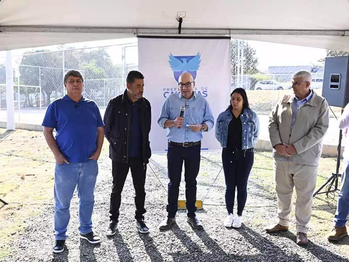 Prefeito entrega Praça Irineu Souza e anuncia pavimentação no Ouro Verde