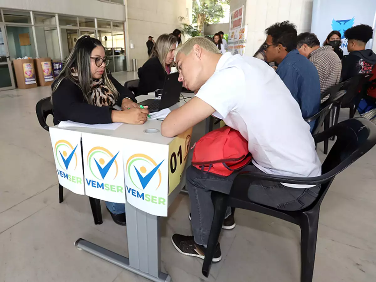 Programa VemSer oferece mais de mil vagas de emprego no Ouro Verde