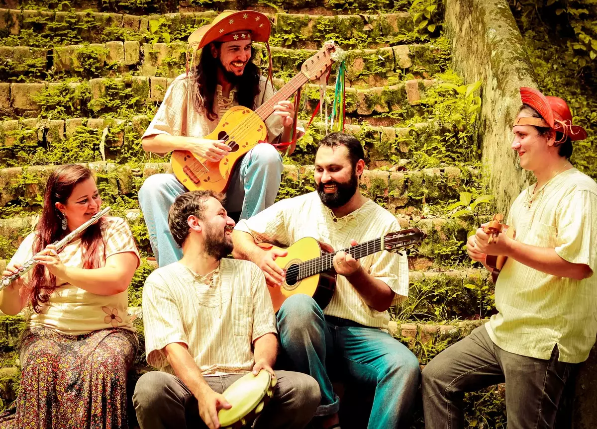Quinteto Madureira Armorial une música instrumental, cordel e teatro no Castro Mendes