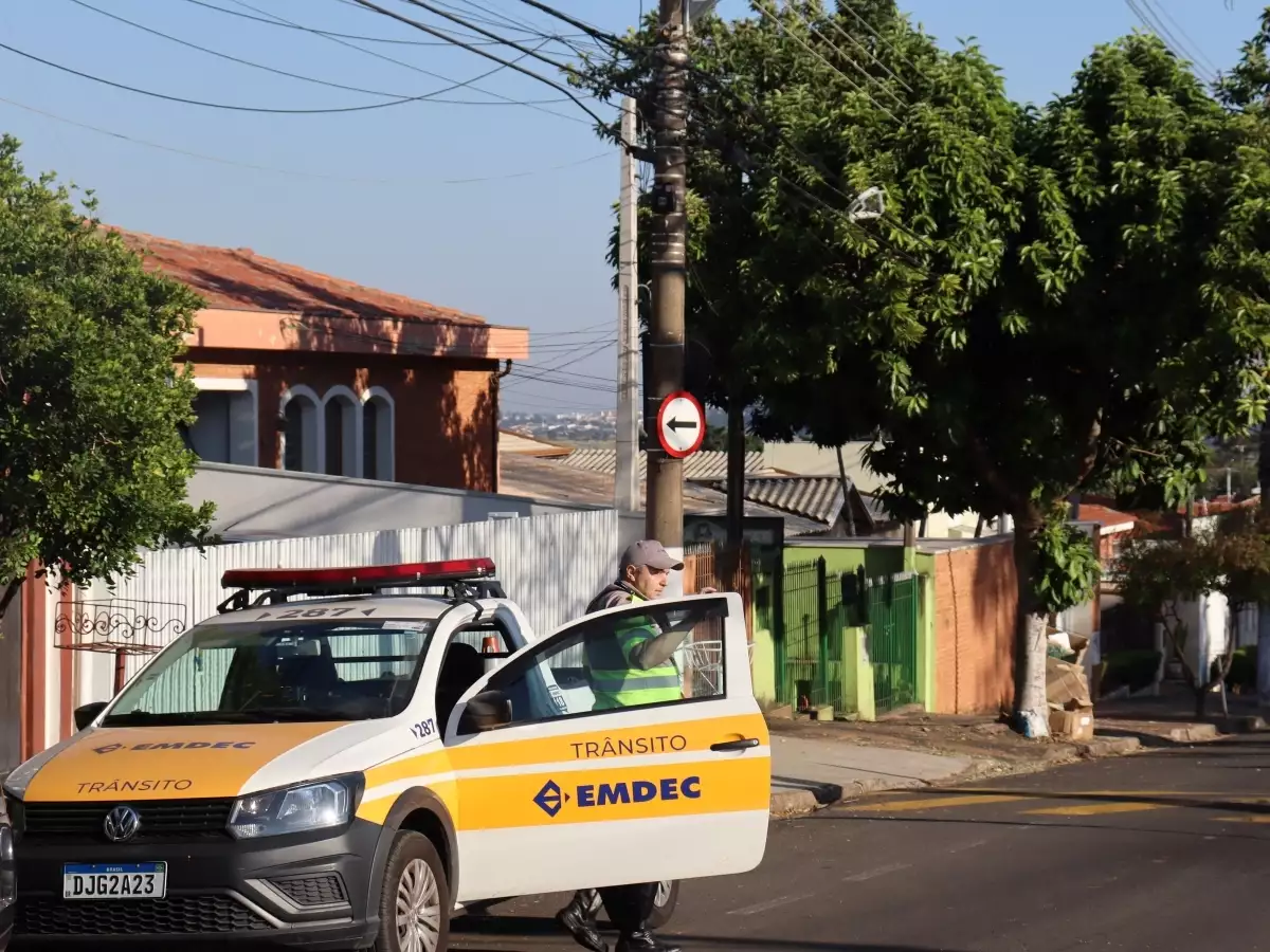 Rua Sampaio Ferraz terá bloqueio no final de semana para montagem de grua